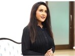 Amruta Fadnavis gave a tour of Varsha, the official residence of the chief minister of Maharashtra, showcasing its elegance and charm. (YouTube/ Curly Tales)