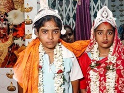 রিয়া-রাখিকে শুভেচ্ছা অভিষেকের!  (ছবি - PTI)