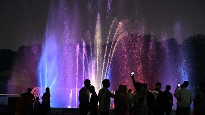 Gram it: Have you witnessed the light and music show at Gurugram's Leisure Valley Park (Maharana Pratap Swarn Jayanti Park) in Sector 29, near HUDA Market? Here's how some Gurugrammers enjoyed the ambience and the musical fountain here, recently. If you want to catch it live, must know that it now takes place daily between 6pm and 8pm. (Photo: Parveen Kumar/HT)