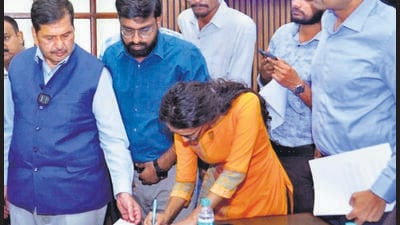 A delegation from BMC Maharashtra Association of Resident Doctors (MARD) met Minister of Skill Development and Entrepreneurship Mangal Prabhat Lodha at KEM Hospital on Monday A delegation from BMC Maharashtra Association of Resident Doctors (MARD) met Minister of Skill Development and Entrepreneurship Mangal Prabhat Lodha at KEM Hospital on Monday