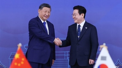 Lee hosted Xi at a state summit and dinner after an Asia-Pacific leaders' forum in the South Korean city of Gyeongju, marking Xi's first visit to the U.S. ally in 11 years. (Reuters)