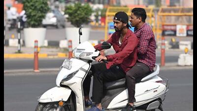 According to official data, the drive, which aims to promote safe driving behaviour, has seen a steady fluctuation in enforcement figures yet the nature of violations remains largely unchanged. (Deepak Gupta/HT photo) According to official data, the drive, which aims to promote safe driving behaviour, has seen a steady fluctuation in enforcement figures yet the nature of violations remains largely unchanged. (Deepak Gupta/HT photo)