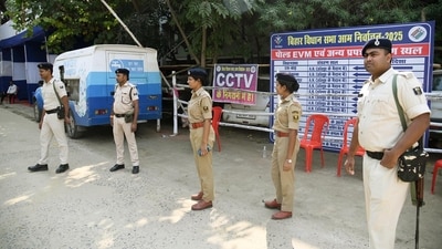 Police personnel guard a strong room where Electronic Voting Machines (EVMs) are being kept after the first phase of Bihar Assembly Elections 2025 at AN College in Patna. (Santosh Kumar/HT)