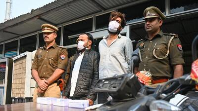 Gold worth around ₹3 lakh, illegal weapons and a motorcycle used in the crimes were recovered from their possession, said officials. (Sunil Ghosh/HT Photo) Gold worth around ₹3 lakh, illegal weapons and a motorcycle used in the crimes were recovered from their possession, said officials. (Sunil Ghosh/HT Photo)