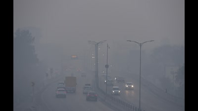 In Ghaziabad district, the maximum temperature on Monday, was recorded at 26.2°C, while the minimum settled at 11.4°C as per the India Meteorological Department. (Sakib Ali/HT Photo) In Ghaziabad district, the maximum temperature on Monday, was recorded at 26.2°C, while the minimum settled at 11.4°C as per the India Meteorological Department. (Sakib Ali/HT Photo)