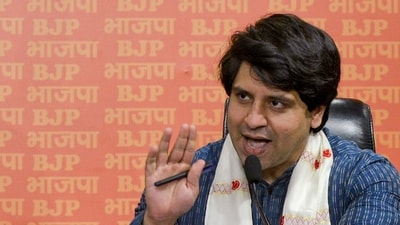 BJP's Shehzad Poonawalla attacked the Congress over its dissociation from Shashi Tharoor's praise and defence of LK Advani and his 1990 Rath Yatra. (PTI File Photo)
