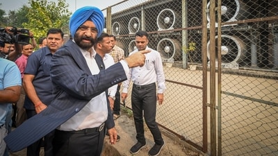 Manjinder Singh Sirsa, the environment minister of Delhi, at an air quality monitoring system at Anand Vihar in New Delhi. (HT File Photo) Manjinder Singh Sirsa, the environment minister of Delhi, at an air quality monitoring system at Anand Vihar in New Delhi. (HT File Photo)