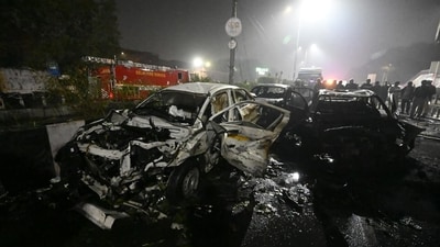 The blast was so powerful that it shattered windows of vehicles parked several metres away. (Sanjeev Verma/HT Photo) The blast was so powerful that it shattered windows of vehicles parked several metres away. (Sanjeev Verma/HT Photo)