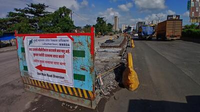 TMC Commissioner promises that the traffic on Ghodbunder Road will be smoother by December 2025 as 90 percent of the work on the route will be completed by the TMC and other agencies involved. (Praful Gangurde/HT Photo) TMC Commissioner promises that the traffic on Ghodbunder Road will be smoother by December 2025 as 90 percent of the work on the route will be completed by the TMC and other agencies involved. (Praful Gangurde/HT Photo)