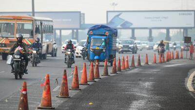 The Noida Toll Bridge Company Limited (NTBCL), the concessionaire maintaining the flyway, has begun the second phase of its rehabilitation project, with work scheduled between 11pm and 6am and again from noon to 4pm to avoid peak-hour disruptions. (Sunil Ghosh/HT Photo) The Noida Toll Bridge Company Limited (NTBCL), the concessionaire maintaining the flyway, has begun the second phase of its rehabilitation project, with work scheduled between 11pm and 6am and again from noon to 4pm to avoid peak-hour disruptions. (Sunil Ghosh/HT Photo)