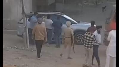 The victim, who sustained injuries, was taken to Dhakoli civil hospital for treatment (HT Photo) The victim, who sustained injuries, was taken to Dhakoli civil hospital for treatment (HT Photo)