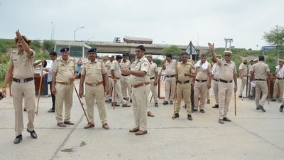 ఫరీదాబాద్లో పోలీసులు.. (Yogendra Kumar/File) ఫరీదాబాద్లో పోలీసులు.. (Yogendra Kumar/File)