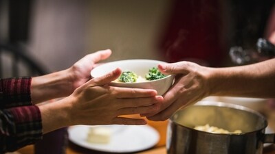 What is the ideal time to eat dinner? Dr shares tips (Unsplash) What is the ideal time to eat dinner? Dr shares tips (Unsplash)