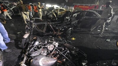 Vehicles seen gutted at the explosion site at the Red Fort blast site in Delhi. (Sanjeev Verma/Hindustan Times) Vehicles seen gutted at the explosion site at the Red Fort blast site in Delhi. (Sanjeev Verma/Hindustan Times)