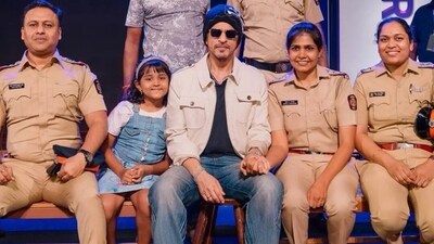 Shah Rukh Khan poses for a picture with police officers on his birthday, November 2. Shah Rukh Khan poses for a picture with police officers on his birthday, November 2.