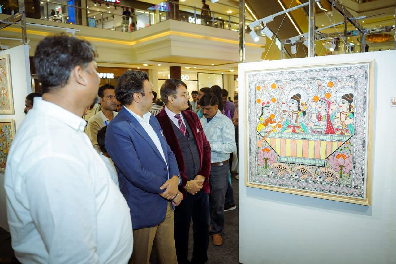 Chief guest Sanjay Prasad with Sanjeev Sareen at the exhibition