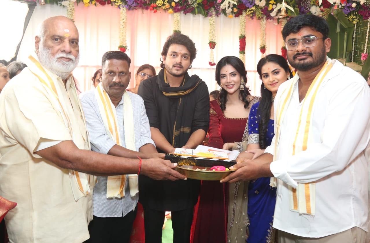 <p>తెలుగు టాప్ డైరెక్టర్ కె.రాఘవేంద్రరావు దర్శకత్వ పర్యవేక్షణలో దీపా ఆర్ట్స్ శ్రీనివాస గౌడ్ నిర్మాతగా నిర్మించిన సినిమా ఇరువురు భామల కౌగిలిలో. ఈ సినిమాకు అచ్యుత్ చౌదరి దర్శకత్వం వహిస్తున్నారు.<br> </p>
