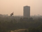 CPCB data showed 33 of Delhi’s 39 monitoring stations in ‘severe’ range as PM2.5 levels touched 600 µg/m³ in northern parts of the city. (RAJ K RAJ /HT PHOTO) CPCB data showed 33 of Delhi’s 39 monitoring stations in ‘severe’ range as PM2.5 levels touched 600 µg/m³ in northern parts of the city. (RAJ K RAJ /HT PHOTO)