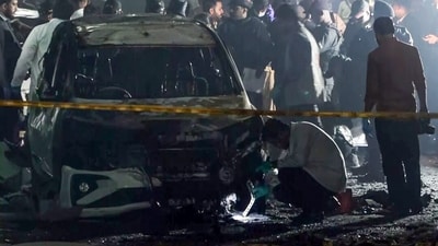 he NSG team investigate the spot of the blast in a Hyundai i20 car near Red Fort Metro on Monday. (ANI Grab ) he NSG team investigate the spot of the blast in a Hyundai i20 car near Red Fort Metro on Monday. (ANI Grab )