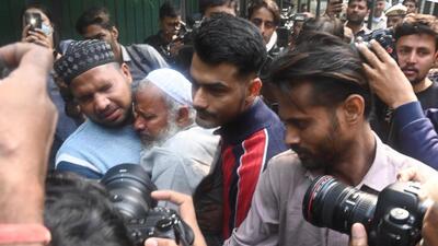 Father of Noman, who died in the blast near Red Fort, outside a mortuary at Maulana Azad Medical College in Delhi on Tuesday. (HT Photo) Father of Noman, who died in the blast near Red Fort, outside a mortuary at Maulana Azad Medical College in Delhi on Tuesday. (HT Photo)