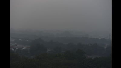 Gurugram’s pollution control and DTCP teams were deployed to ensure compliance with CAQM’s orders after a steep spike in particulate matter. (Parveen Kumar/HT) Gurugram’s pollution control and DTCP teams were deployed to ensure compliance with CAQM’s orders after a steep spike in particulate matter. (Parveen Kumar/HT)