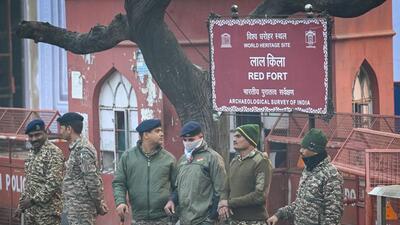 Security deployed outside the Red Fort on Tuesday. (Sanchit Khanna/HT Photo) Security deployed outside the Red Fort on Tuesday. (Sanchit Khanna/HT Photo)