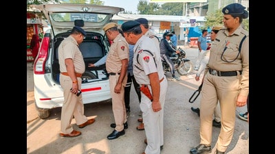 Security teams from all departments have been stationed at the Mini Secretariat command centre as police monitor expressways and city checkpoints. (PTI) Security teams from all departments have been stationed at the Mini Secretariat command centre as police monitor expressways and city checkpoints. (PTI)