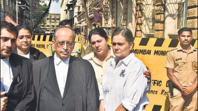 Shehzeen Siddique (in white shirt) had moved the high court last week, seeking an independent and court-monitored investigation into her husband’s murder (Bhushan Koyande/HT Photo) Shehzeen Siddique (in white shirt) had moved the high court last week, seeking an independent and court-monitored investigation into her husband’s murder (Bhushan Koyande/HT Photo)