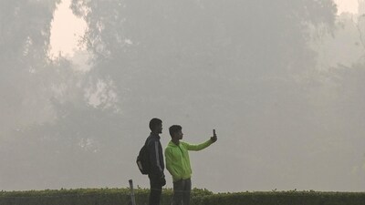 Gram it: Even a thick layer of smog at Rajghat couldn't deter these daredevils to click a selfie sans mask, on Tuesday morning. Meanwhile, GRAP-III was imposed on the same day, to curb pollution as the AQI breached 400 mark and fell into the ‘severe’ category for the first time this season. (Photo: Arvind Yadav/HT) Gram it: Even a thick layer of smog at Rajghat couldn't deter these daredevils to click a selfie sans mask, on Tuesday morning. Meanwhile, GRAP-III was imposed on the same day, to curb pollution as the AQI breached 400 mark and fell into the ‘severe’ category for the first time this season. (Photo: Arvind Yadav/HT)