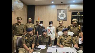 The arrested accused along with police officials, in Lucknow, on Tuesday (HT Photo) The arrested accused along with police officials, in Lucknow, on Tuesday (HT Photo)