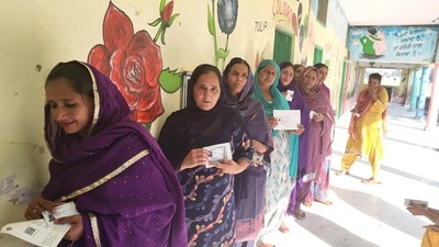 Women voters queue up outside a polling station in Tarn Taran, on Tuesday. (Sameer Sehgal/HT) Women voters queue up outside a polling station in Tarn Taran, on Tuesday. (Sameer Sehgal/HT)