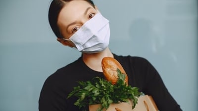 For those living in high-pollution areas, nourishment should come from whole, seasonal foods, fresh fruits and vegetables, whole grains, legumes, seeds and nuts. (Freepik) For those living in high-pollution areas, nourishment should come from whole, seasonal foods, fresh fruits and vegetables, whole grains, legumes, seeds and nuts. (Freepik)