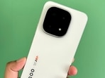 iQOO 15 is powered by Snapdragon 8 Elite Gen 5 and features a Q3 Supercomputing chip.