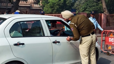Delhi Police check vehicles near the Red Fort area where the recent blast took place, in New Delhi on Wednesday. (ANI Photo/Atul Kumar Yadav) (Atul Kumar Yadav) Delhi Police check vehicles near the Red Fort area where the recent blast took place, in New Delhi on Wednesday. (ANI Photo/Atul Kumar Yadav) (Atul Kumar Yadav)