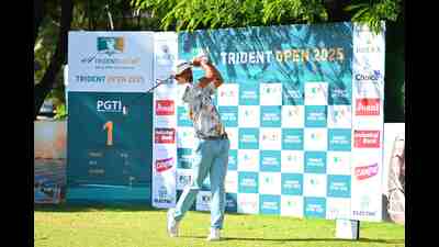 Akshay Sharma in action at Chandigarh Golf Club on Wednesday. (HT Photo) Akshay Sharma in action at Chandigarh Golf Club on Wednesday. (HT Photo)