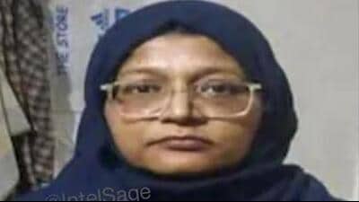 Born and raised in the narrow lanes of Hata Mustafa Khan in Khandari Bazar, Lucknow, Dr. Shaheen Shahid was the daughter of Shahid Ansari, a retired staffer from the state health department