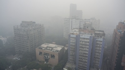 Delhi-NCR GRAP III curbs: Real estate developers say that a ban on construction activities could delay ongoing projects and impact timely delivery to homebuyers. (Representational photo) (RAJ K RAJ /HT PHOTO) Delhi-NCR GRAP III curbs: Real estate developers say that a ban on construction activities could delay ongoing projects and impact timely delivery to homebuyers. (Representational photo) (RAJ K RAJ /HT PHOTO)