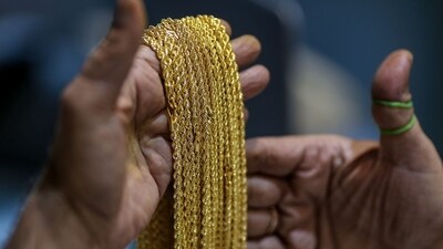 A Bengaluru software engineer was robbed of gold and cash worth ₹6.9 lakh after meeting a woman from dating app. (Bloomberg) A Bengaluru software engineer was robbed of gold and cash worth ₹6.9 lakh after meeting a woman from dating app. (Bloomberg)