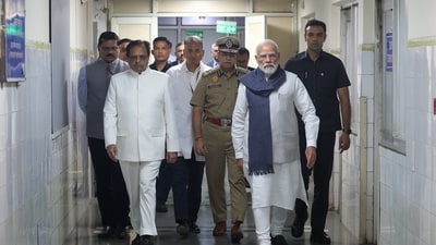 Prime Minister Narendra Modi visited the LNJP hospital to meet those injured in blast in a car at Red Fort in New Delhi, India, on Wednesday, November 12, 2025. (Hindustan Times) Prime Minister Narendra Modi visited the LNJP hospital to meet those injured in blast in a car at Red Fort in New Delhi, India, on Wednesday, November 12, 2025. (Hindustan Times)