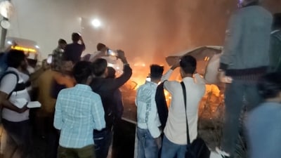 Minutes after the massive explosion shook the Red fort area of Delhi on Monday evening, onlookers gathered to have a glance of the aftermath. (Reuters TV via REUTERS/Youtube @Students Prep)