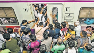 Mumbai, India. Nov 06, 2025 - A Massive crowd at Parel railway station due to the Motormen's sudden strike at CSMT. Mumbai, India. Nov 06, 2025. (Photo by Raju Shinde/HT Photo) Mumbai, India. Nov 06, 2025 - A Massive crowd at Parel railway station due to the Motormen's sudden strike at CSMT. Mumbai, India. Nov 06, 2025. (Photo by Raju Shinde/HT Photo)