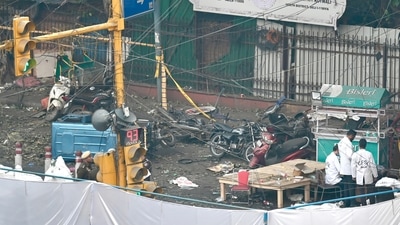 A high-intensity blast occurred near the Red Fort metro station on Monday evening, which gutted several vehicles and left many injured. (HT Photo) A high-intensity blast occurred near the Red Fort metro station on Monday evening, which gutted several vehicles and left many injured. (HT Photo)