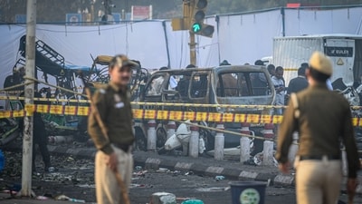 A blast took place in a slow-moving car at a traffic signal near the Lal Quila metro station on Monday evening. (Sanchit Khanna/HT)) A blast took place in a slow-moving car at a traffic signal near the Lal Quila metro station on Monday evening. (Sanchit Khanna/HT))