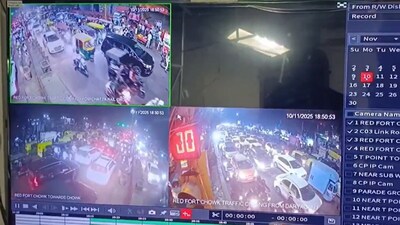 The clip shows a busy stretch near the Red Fort metro station. (Screengrab/PTI) The clip shows a busy stretch near the Red Fort metro station. (Screengrab/PTI)