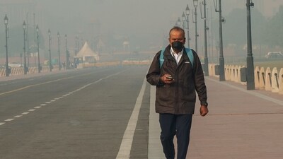 People were seen wearing N95 masks at Delhi's Kartavya Path amid dense smog as the Air Quality Index (AQI) reached severe category on Wednesday. (ANI) People were seen wearing N95 masks at Delhi's Kartavya Path amid dense smog as the Air Quality Index (AQI) reached severe category on Wednesday. (ANI)