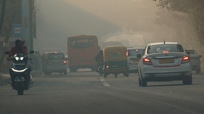 Thick layer of smog seen at Delhi's Dhaula Kuan Ring Road on Wednesday morning after a 413 AQI, with 31 stations recording severe levels at around 7 am. (Vipin Kumar/ Hindustan Times) Thick layer of smog seen at Delhi's Dhaula Kuan Ring Road on Wednesday morning after a 413 AQI, with 31 stations recording severe levels at around 7 am. (Vipin Kumar/ Hindustan Times)