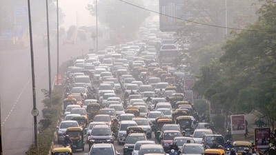 Low visibility due to ‘severe’ air quality triggers traffic snarls and slow movement of vehicles in Delhi's ITO. (PTI) Low visibility due to ‘severe’ air quality triggers traffic snarls and slow movement of vehicles in Delhi's ITO. (PTI)