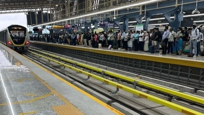 The BMRCL assured passengers of the Bengaluru metro that all mechanisms were intact and services were restored within 17 minutes, minimizing inconvenience to commuters. (X/@WF_Watcher) The BMRCL assured passengers of the Bengaluru metro that all mechanisms were intact and services were restored within 17 minutes, minimizing inconvenience to commuters. (X/@WF_Watcher)