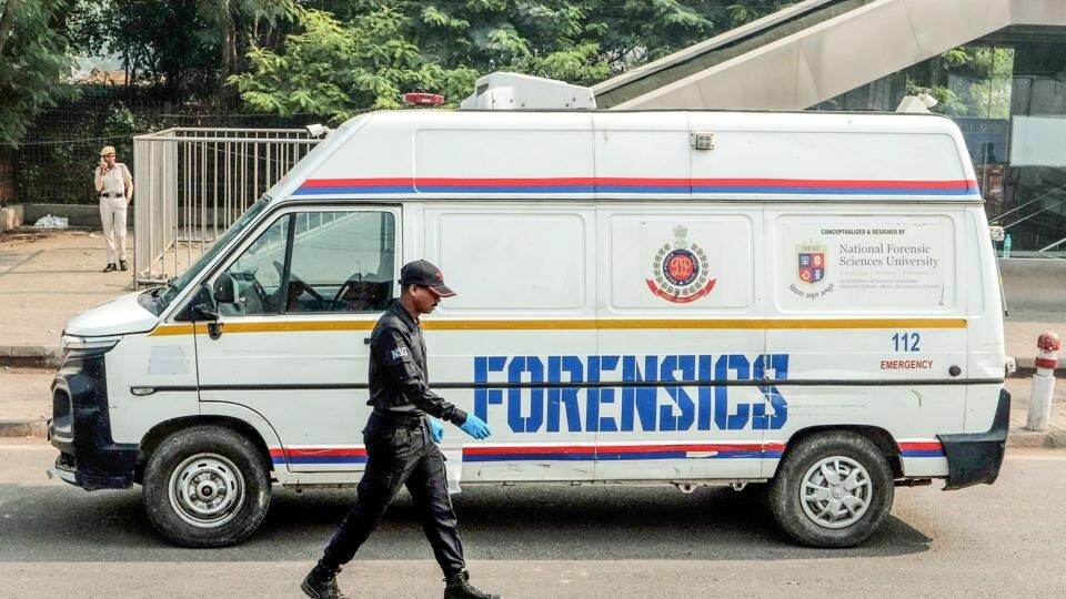 লালকেল্লার সামনে থেকে সংগ্রহ করা ৪২ আইটেমের পরীক্ষা চলছে, এখনও জমা পড়েনি রিপোর্ট (HT_PRINT)