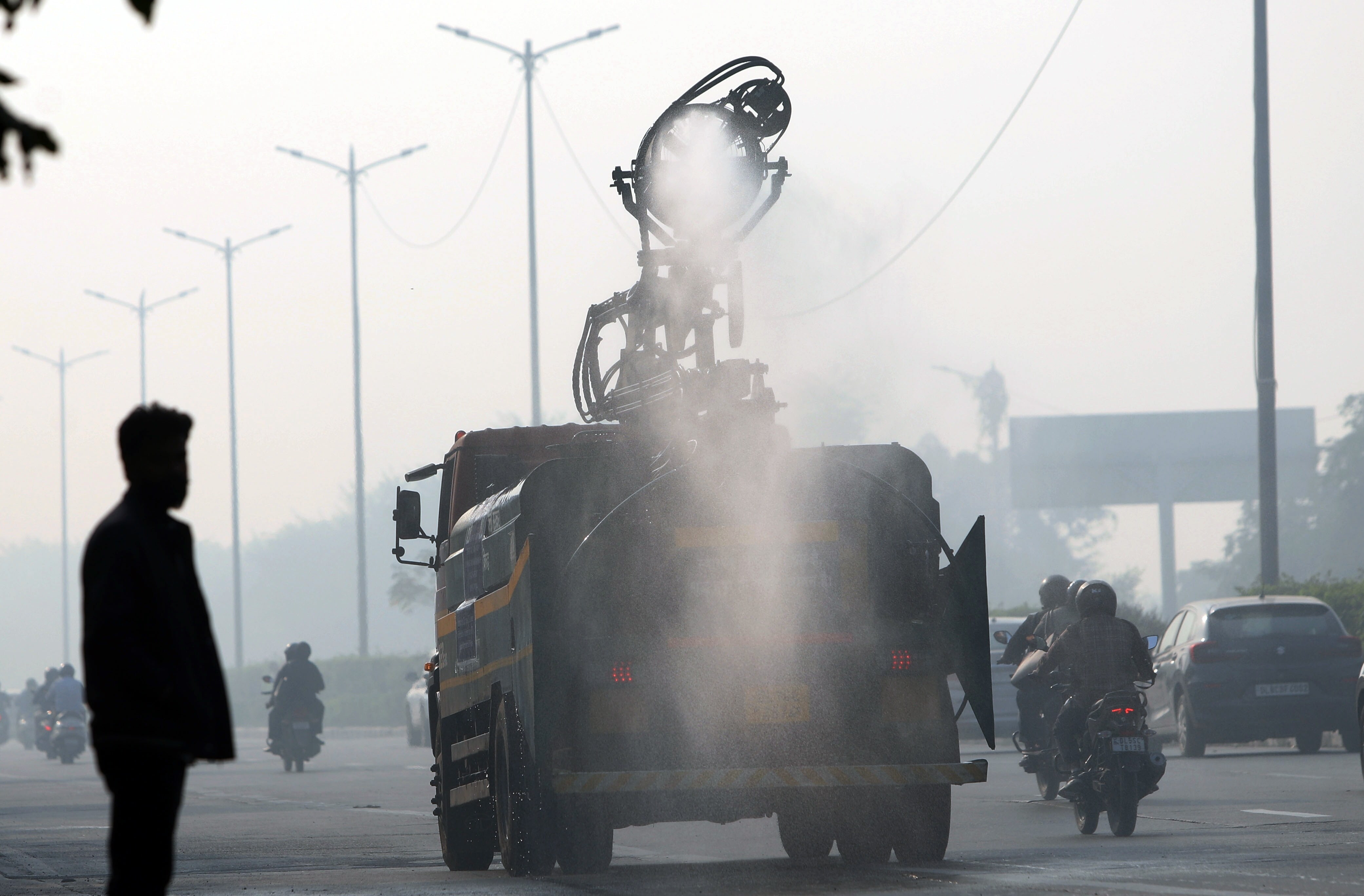 An anti-smog gun was seen spraying water in the national capital to curb air pollution. (ANI) An anti-smog gun was seen spraying water in the national capital to curb air pollution. (ANI)